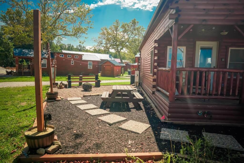 Charming Lakeview Cabin Near Geneva-On-The-Lake! Ashtabula Exterior photo