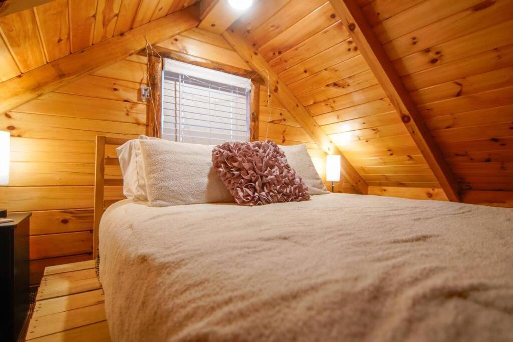 Charming Lakeview Cabin Near Geneva-On-The-Lake! Ashtabula Exterior photo